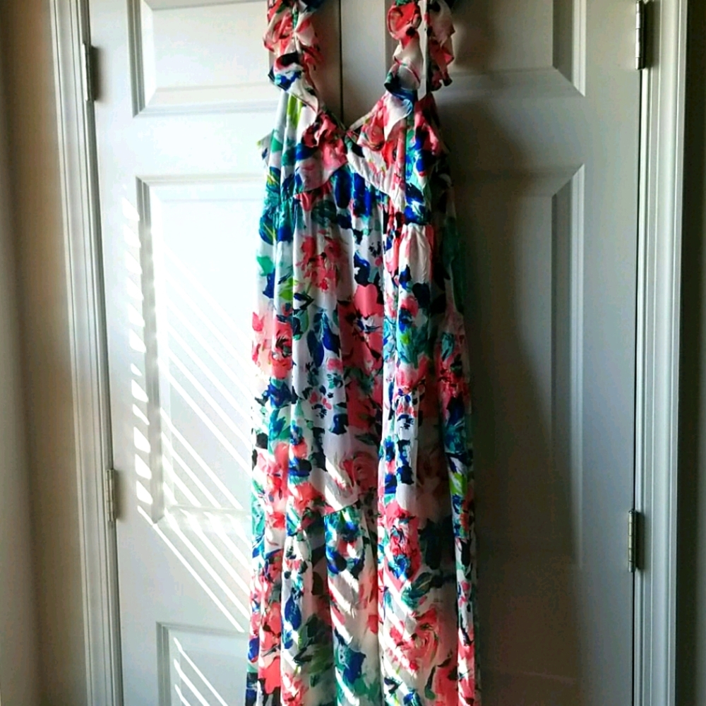 Spring floral maxi dress!